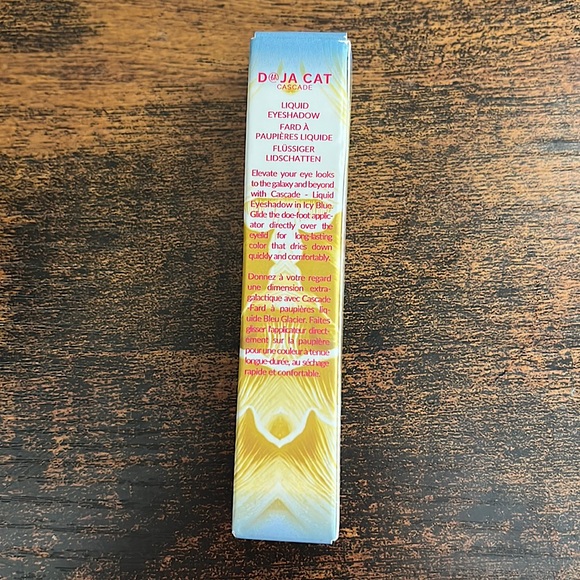 Doja Cat Icy Blue Liquid Eyeshadow - Picture 9 of 10